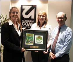 Belinda Howe and Frank Nizynski receiving the supporter award for the Australian Coal Association
