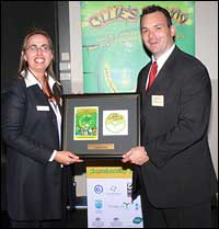 Peter Horvat receiving the supporter award for the Fisheries Research and Development Corporation